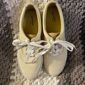 Universal Thread Cream Lace-Up Sneakers